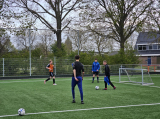 Training S.K.N.W.K. JO19-1 van donderdag 25 april 2024 (102/120)